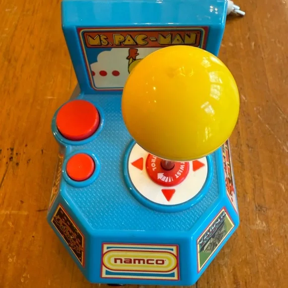 Ms. Pac-Man 5 in 1 Plug and Play 2004 Jakks Pacific TV Namco Game - Picture 2 of 6